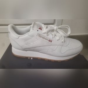 New Reebok classic running shoes